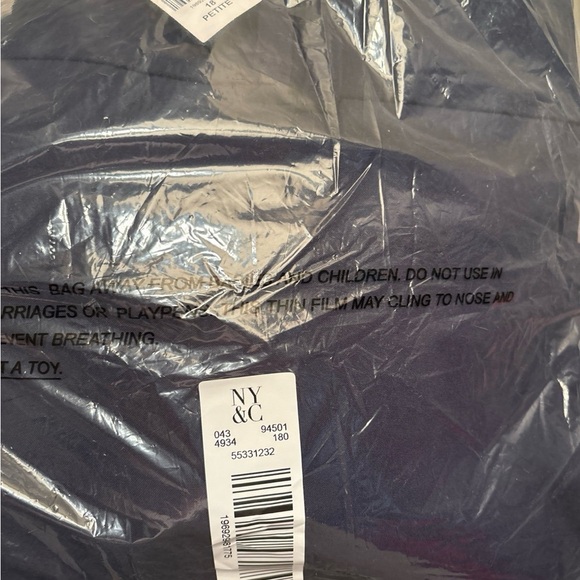 New York and Company Capri Pants - Picture 3 of 4